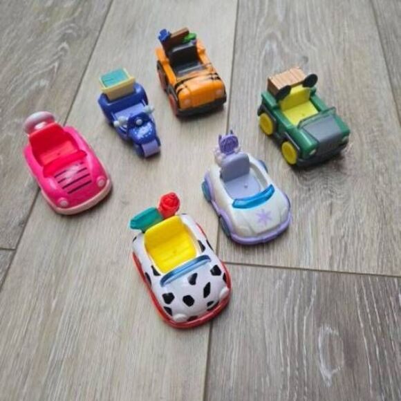 Disney Doorables Car lot of 6 tigr, eeyore, piglet, frozen, mickey, Dalmatians, - Picture 1 of 12